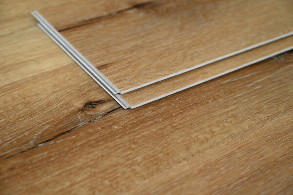 Decotec- Rustic Oak- Rigid PremiumLine Vinyl 0,55 mm - inkl. 1.00 mm IXPE Trittschallisolierung -VE 2,15 qm