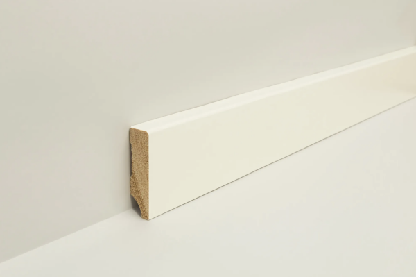 Sockelleiste Kiefer Cube weiß lackiert (9016) 2,4 Meter 16x78mm
